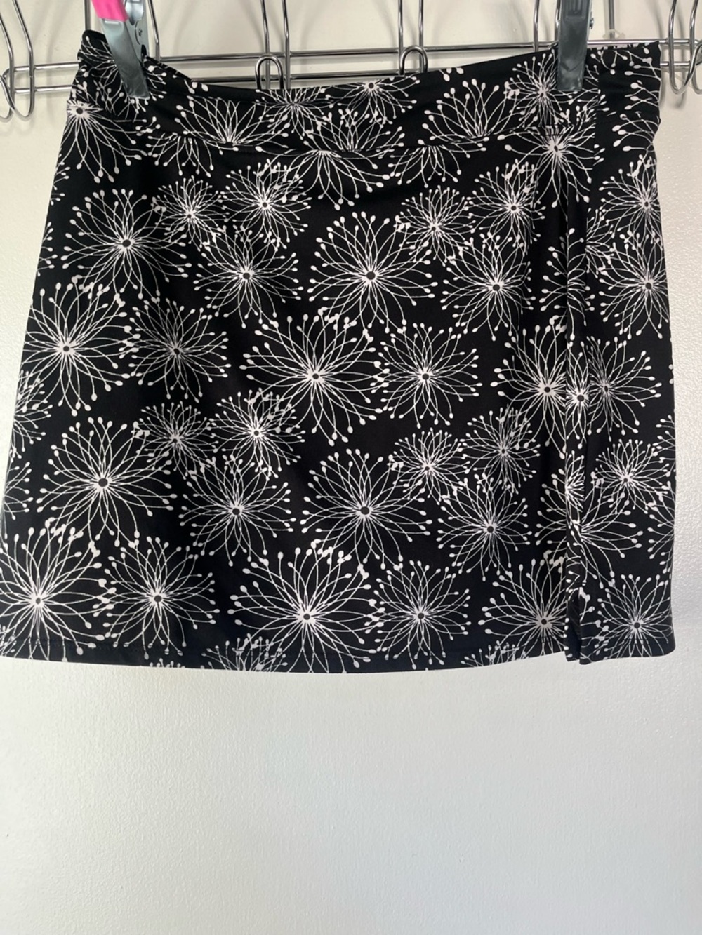 Tranquility by Colorado Clothing Black & White Floral Mini Skirt
